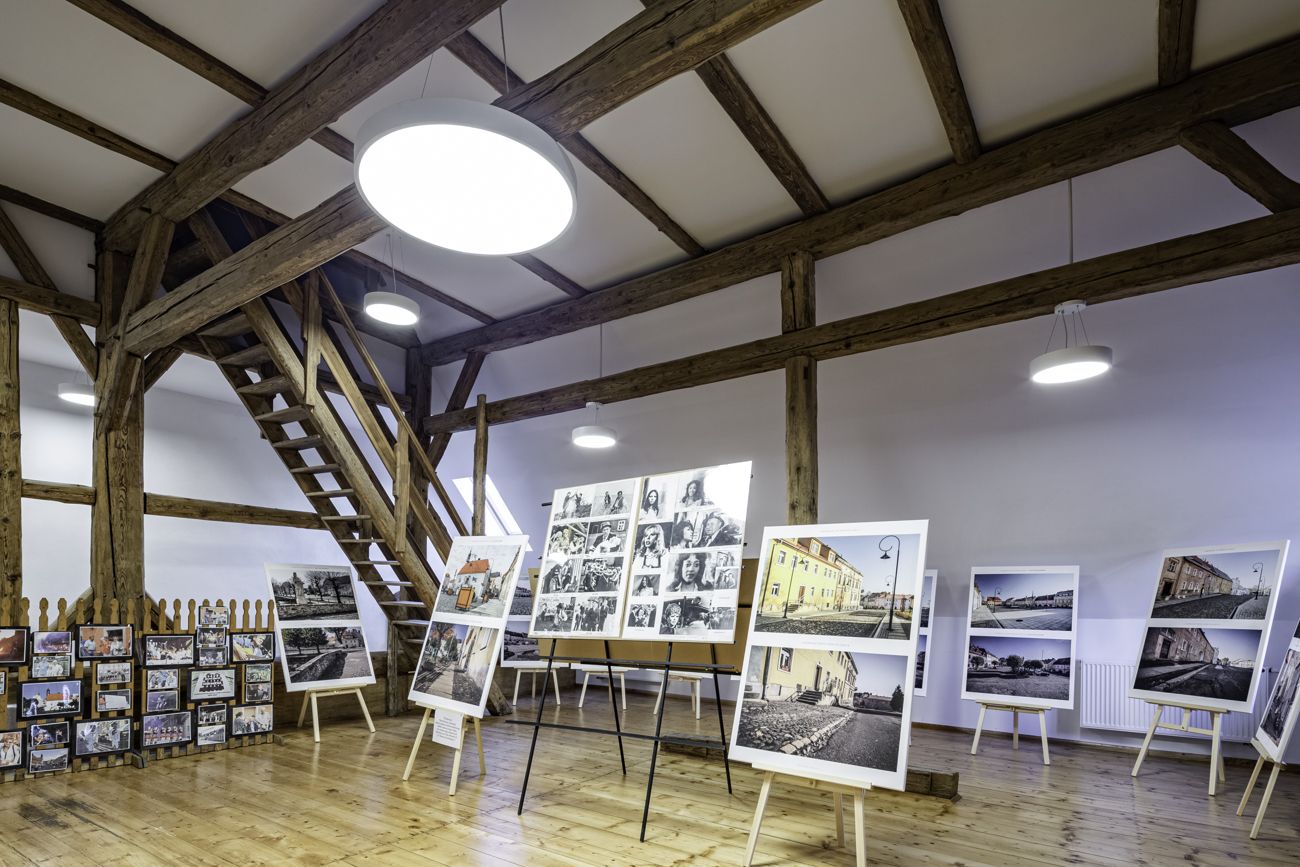 Muzeum Kargula i Pawlaka w Lubomierzu z oświetleniem Lena Lighting S.A.