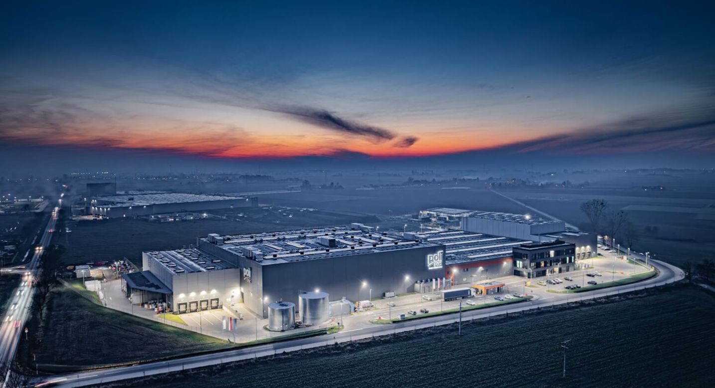 Usines Polipak – éclairage LED moderne dans le hall de production et les bureaux