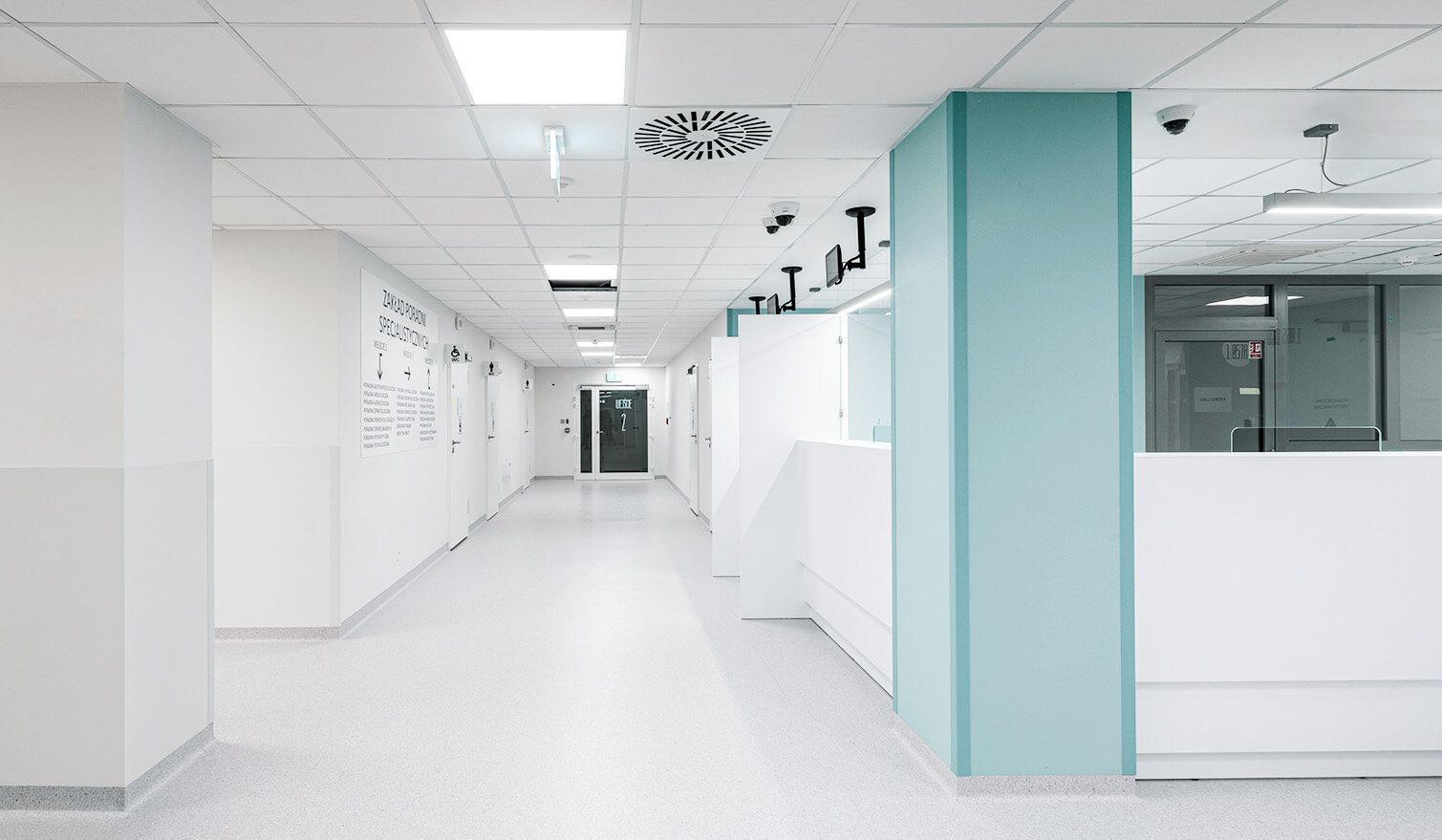 Oświetlenie medyczne a oświetlenie obiektów medycznych – czym się różnią?