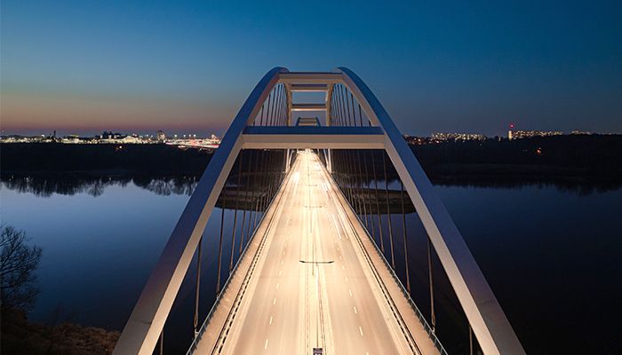 Notre éclairage innovant a remplacé les luminaires traditionnels le long de 130 rues de Toruń