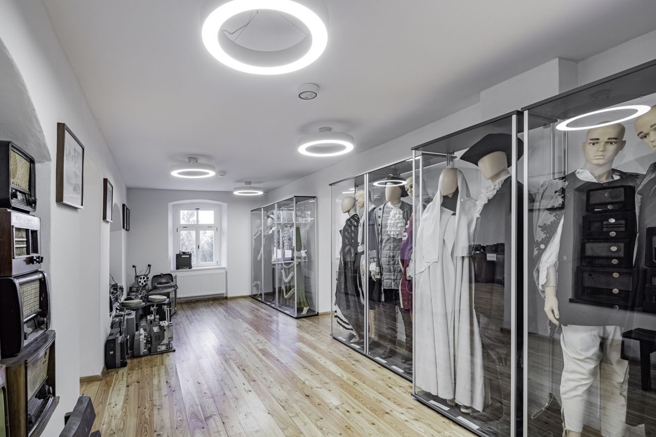 Muzeum Kargula i Pawlaka w Lubomierzu z oświetleniem Lena Lighting S.A.